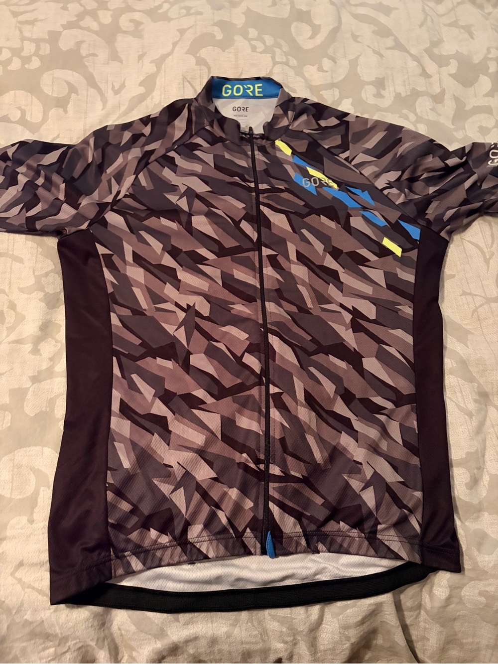 GORE Men’s Gray Camouflage Cycling Jersey
